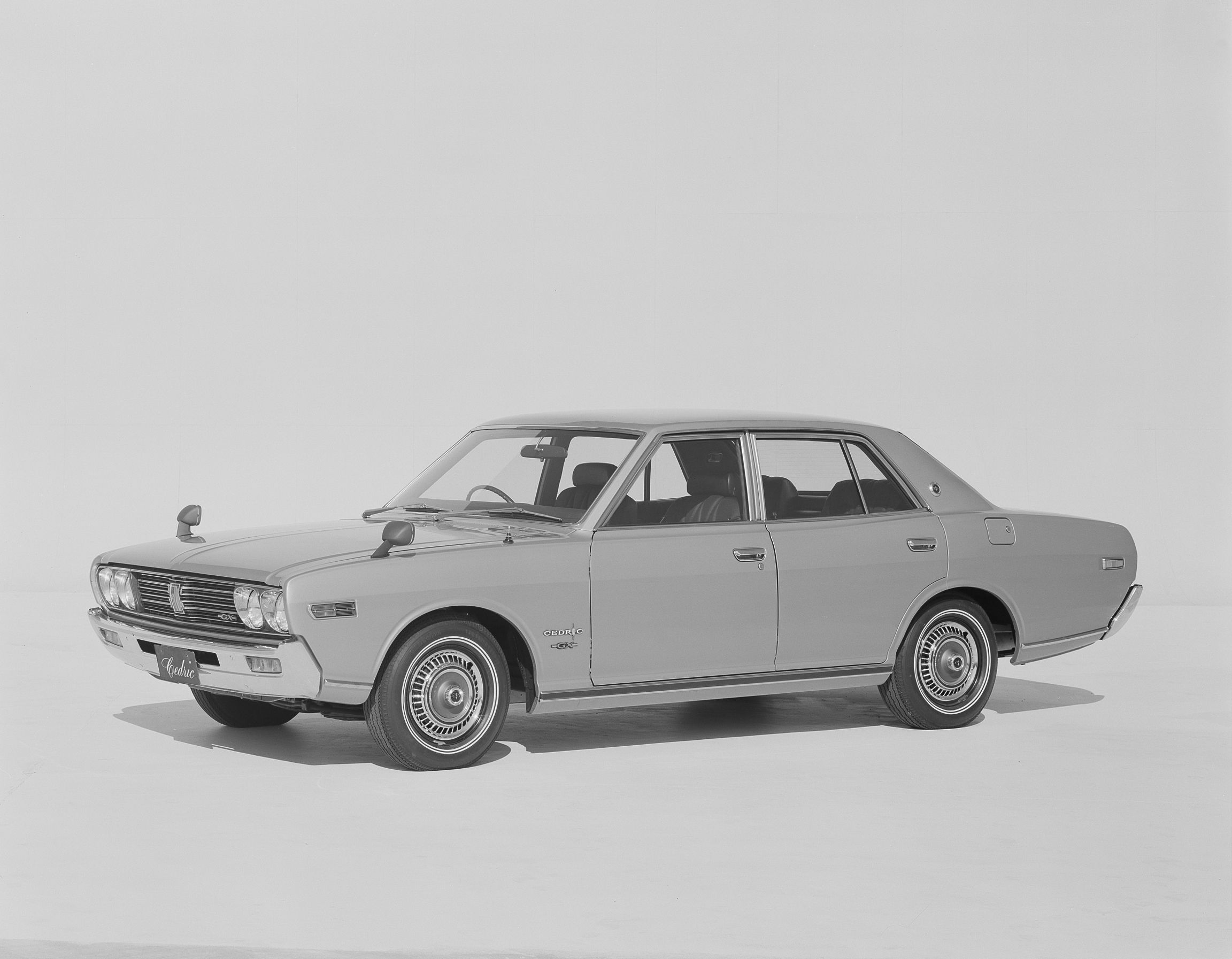 日产汽车公司向中国出口公爵(CEDRIC)轿车